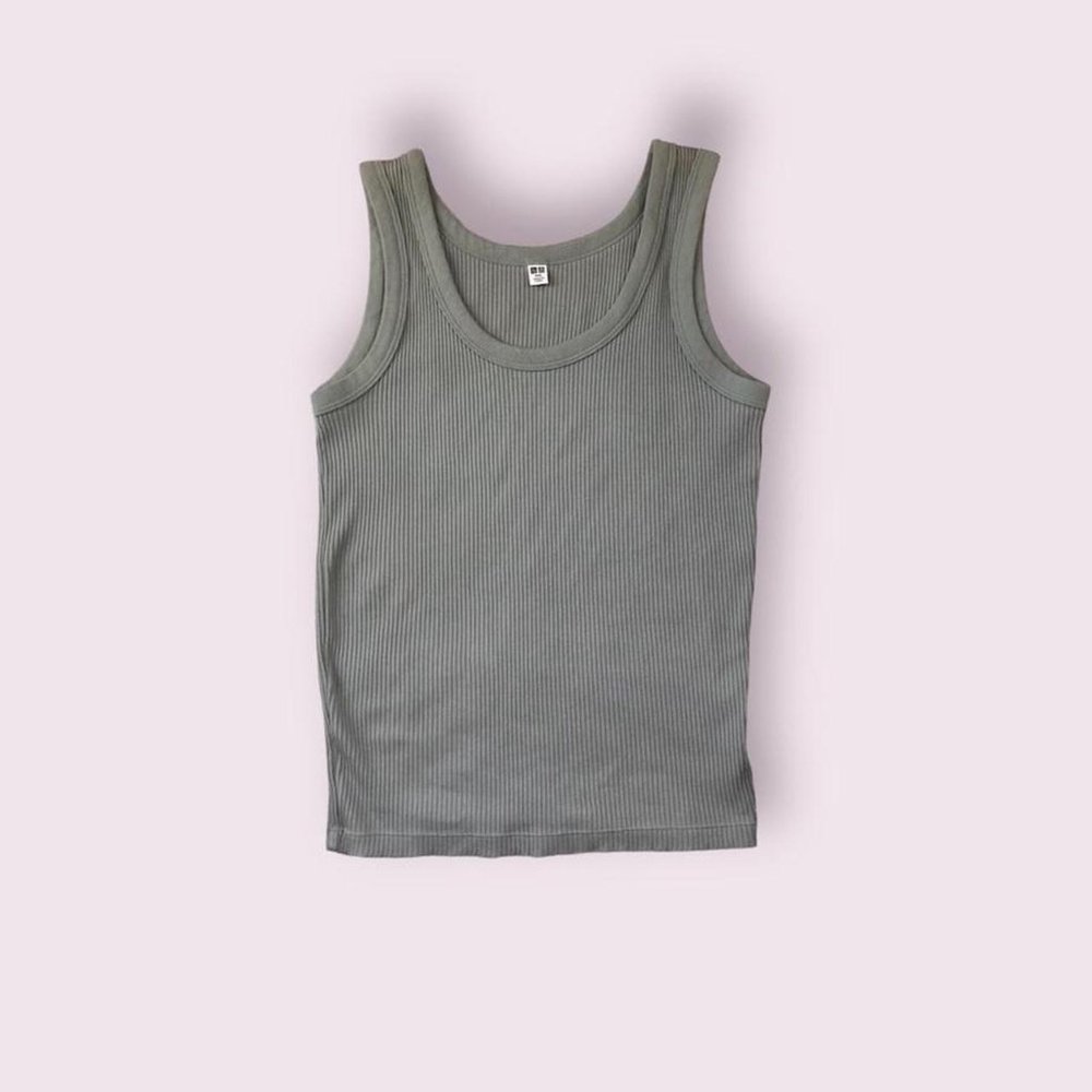 green uniqlo ribbed scoop neck tank top